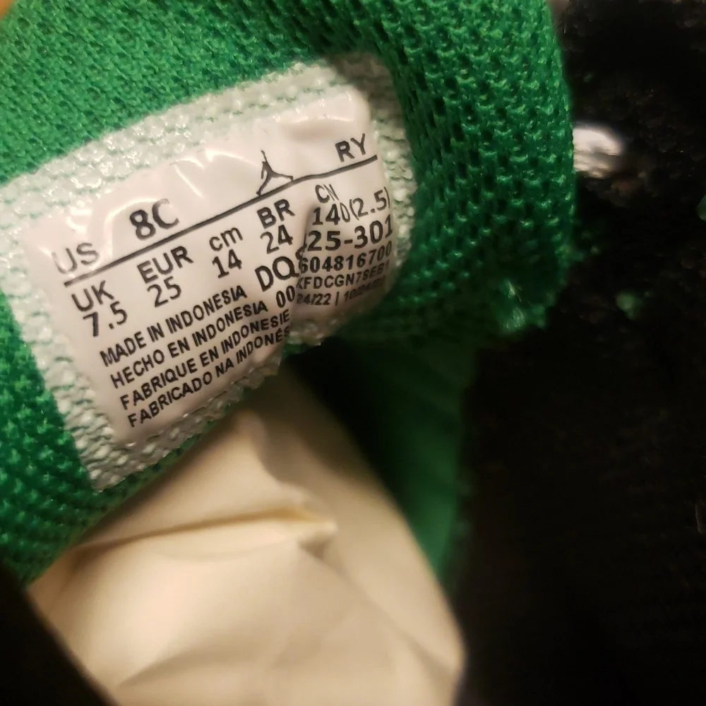 Nike Air Jordan Kids Green and White Vintage Stylr Sneakers 8C